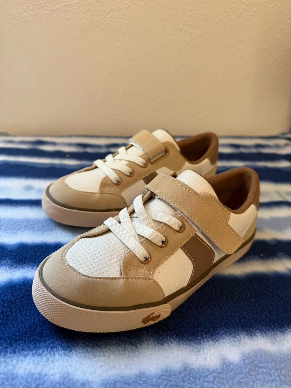 See Kai Run Conner Youth shoes size 2 in Sandshell